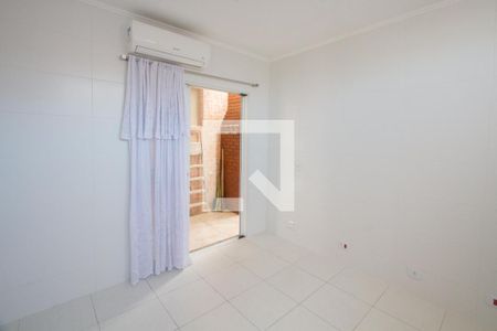 Quarto 2 de casa para alugar com 2 quartos, 58m² em Jardim Monte Azul, São Paulo