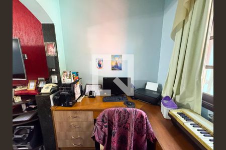 Escritório de casa à venda com 5 quartos, 326m² em Bairro da Glória, Contagem