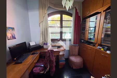 Escritório de casa à venda com 5 quartos, 326m² em Bairro da Glória, Contagem