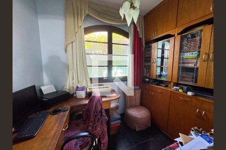 Escritório de casa à venda com 5 quartos, 326m² em Bairro da Glória, Contagem