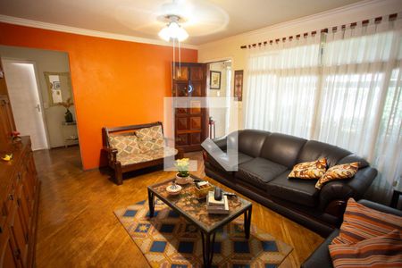 Sala de casa à venda com 3 quartos, 220m² em Conjunto Residencial Santa Terezinha, São Paulo