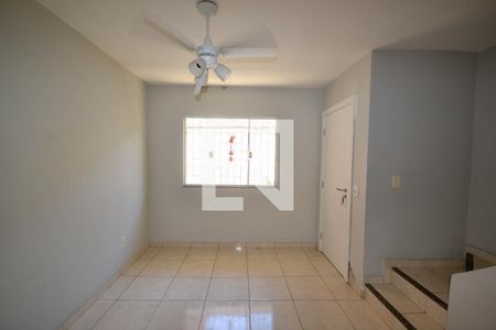 Sala de casa para alugar com 2 quartos, 70m² em Centro, Nova Iguaçu