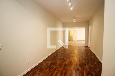 Sala de estar de apartamento à venda com 2 quartos, 157m² em Rio Branco, Porto Alegre