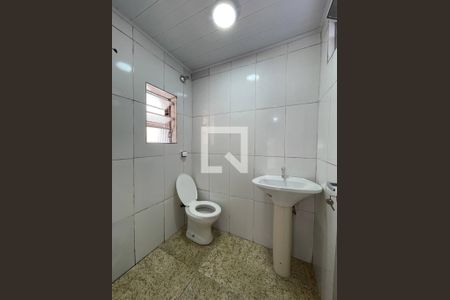 Banheiro de casa para alugar com 1 quarto, 55m² em Vila Nhocuné, São Paulo