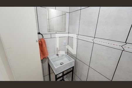 Lavabo de apartamento para alugar com 1 quarto, 90m² em Macuco, Santos