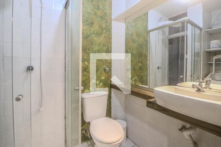 Banheiro de kitnet/studio para alugar com 1 quarto, 40m² em Independência, Porto Alegre