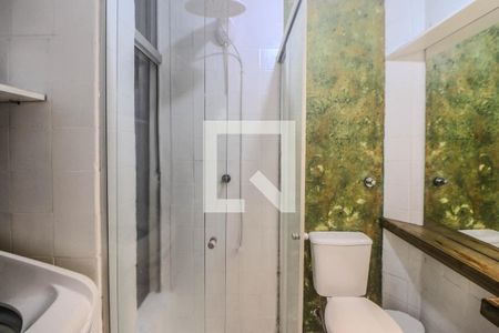 Banheiro de kitnet/studio para alugar com 1 quarto, 40m² em Independência, Porto Alegre