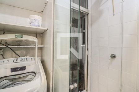 Banheiro de kitnet/studio para alugar com 1 quarto, 40m² em Independência, Porto Alegre