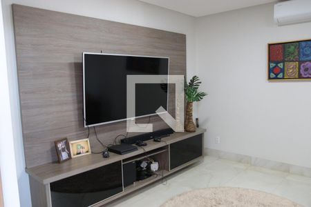 Sala de TV de casa de condomínio para alugar com 4 quartos, 380m² em Setor Progresso, Goiânia