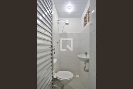 Banheiro de casa para alugar com 1 quarto, 90m² em Ponta da Praia, Santos