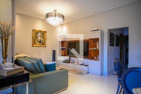 Sala de casa à venda com 3 quartos, 240m² em Vila Brasilina, São Paulo