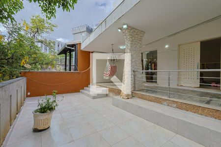 Varanda de casa à venda com 5 quartos, 740m² em Vila Paris, Belo Horizonte