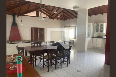 Sala de casa para alugar com 3 quartos, 200m² em Rio Tavares, Florianópolis