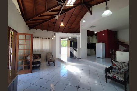 Sala de casa para alugar com 3 quartos, 200m² em Rio Tavares, Florianópolis