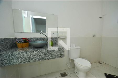 Banheiro / casa1 de casa à venda com 4 quartos, 300m² em Pompéia, Belo Horizonte