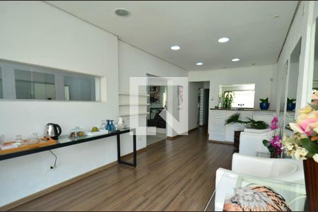 Sala de estar /casa1 de casa à venda com 4 quartos, 300m² em Pompéia, Belo Horizonte