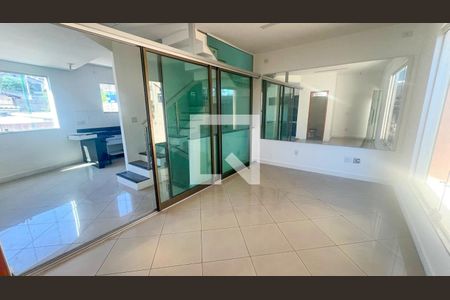 Sala de casa à venda com 3 quartos, 198m² em Novo Glória, Belo Horizonte