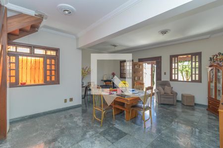Sala de casa à venda com 5 quartos, 360m² em Parque Sao Joao Batista, Belo Horizonte