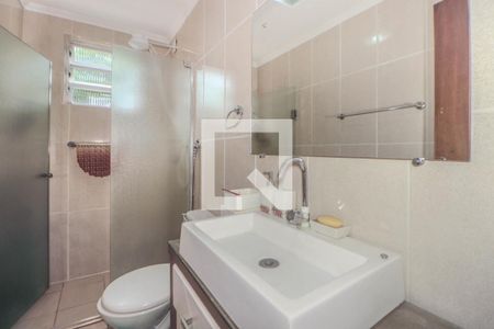 Banheiro de apartamento para alugar com 1 quarto, 52m² em Passo da Areia, Porto Alegre