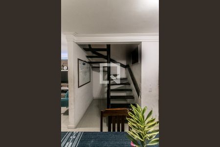 Escadas de casa de condomínio para alugar com 4 quartos, 221m² em Piatã, Salvador