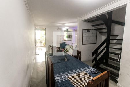 Sala de casa de condomínio para alugar com 4 quartos, 221m² em Piatã, Salvador