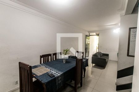 Sala de casa de condomínio para alugar com 4 quartos, 221m² em Piatã, Salvador