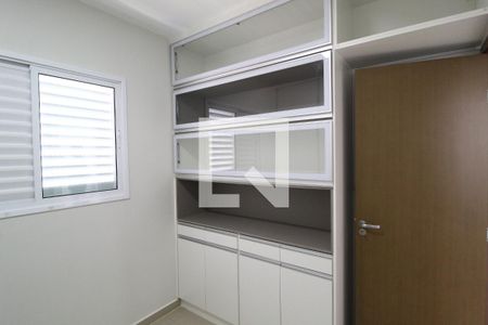 Quarto 1 de apartamento para alugar com 2 quartos, 50m² em Santa Mônica, Uberlândia