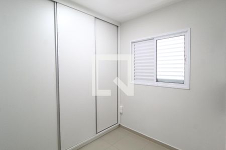 Quarto 1 de apartamento para alugar com 2 quartos, 50m² em Santa Mônica, Uberlândia