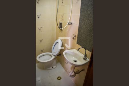 Banheiro de Serviço de casa para alugar com 3 quartos, 350m² em Jardim Textil, São Paulo