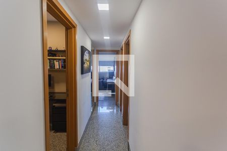 Corredor de apartamento à venda com 3 quartos, 79m² em Lourdes, Belo Horizonte