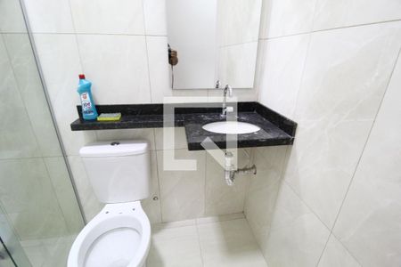 Banheiro de kitnet/studio para alugar com 1 quarto, 20m² em Martins, Uberlândia