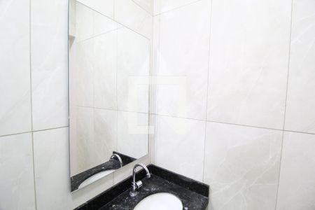 Banheiro de kitnet/studio para alugar com 1 quarto, 20m² em Martins, Uberlândia