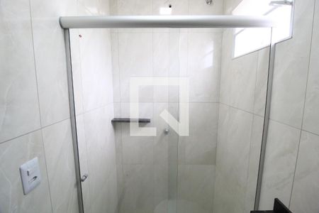 Banheiro de kitnet/studio para alugar com 1 quarto, 20m² em Martins, Uberlândia