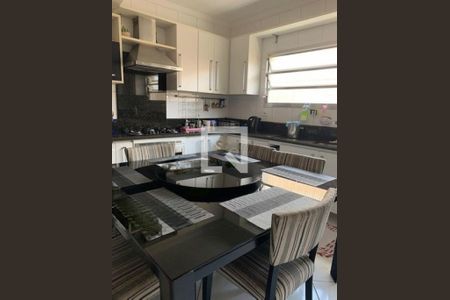 Casa à venda com 5 quartos, 230m² em Vila Antonieta, São Paulo