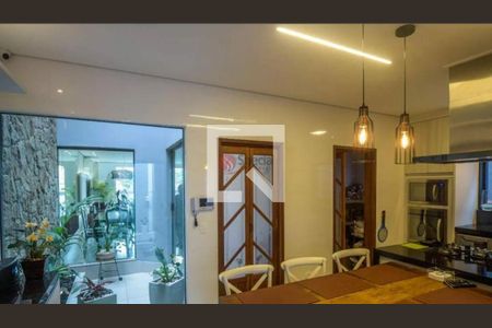 Casa à venda com 4 quartos, 400m² em Jardim Textil, São Paulo