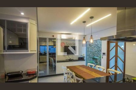 Casa à venda com 4 quartos, 400m² em Jardim Textil, São Paulo