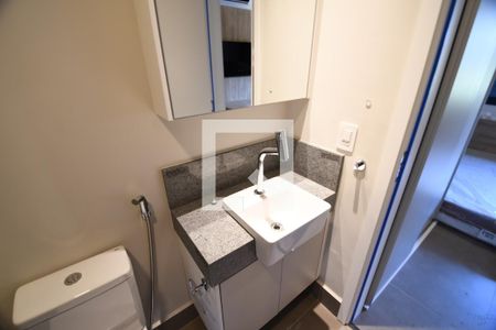 Banheiro de kitnet/studio para alugar com 1 quarto, 17m² em Cidade Universitária, Campinas