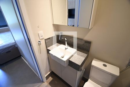 Banheiro de kitnet/studio para alugar com 1 quarto, 17m² em Cidade Universitária, Campinas