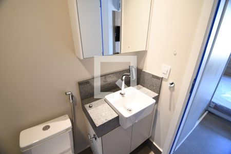 Banheiro de kitnet/studio para alugar com 1 quarto, 17m² em Cidade Universitária, Campinas