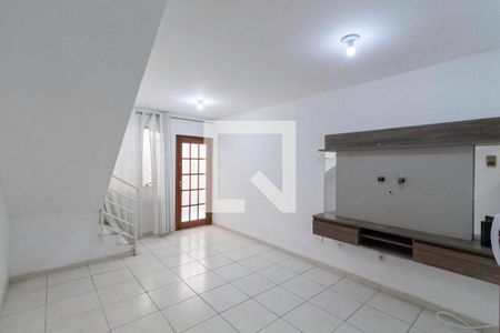 Sala  de casa de condomínio para alugar com 2 quartos, 82m² em Céu Azul, Belo Horizonte