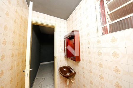 Banheiro de casa para alugar com 3 quartos, 70m² em Vila Antonieta, São Paulo