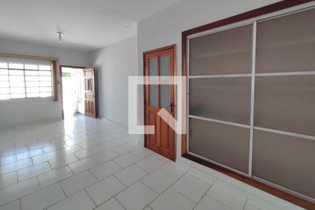 Sala de casa à venda com 4 quartos, 300m² em Cambuí, Campinas