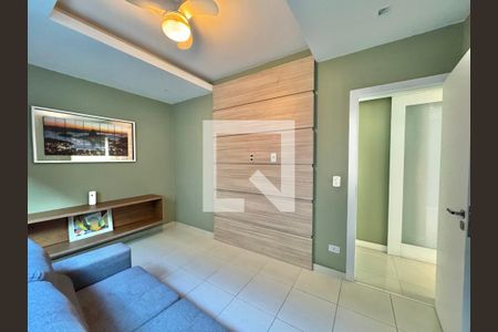 Sala de TV de casa de condomínio à venda com 4 quartos, 320m² em Barra da Tijuca, Rio de Janeiro