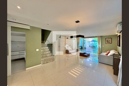 Sala de casa de condomínio à venda com 4 quartos, 320m² em Barra da Tijuca, Rio de Janeiro