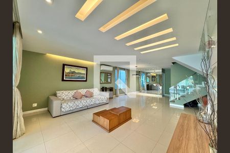 Sala de casa de condomínio à venda com 4 quartos, 320m² em Barra da Tijuca, Rio de Janeiro