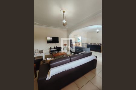 Sala de casa à venda com 5 quartos, 500m² em Colonial, Contagem