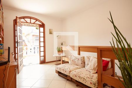 Sala 2 de casa para alugar com 4 quartos, 253m² em Vera Cruz, Belo Horizonte