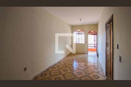 Sala de casa para alugar com 4 quartos, 120m² em Sagrada Família, Belo Horizonte