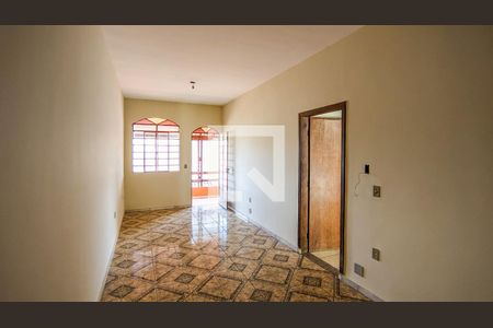 Sala de casa para alugar com 4 quartos, 120m² em Sagrada Família, Belo Horizonte