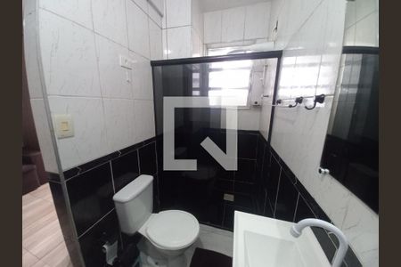 Banheiro de apartamento para alugar com 1 quarto, 24m² em Centro, São Vicente